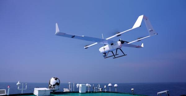 동원산업이 세계 최초로 어군 탐지 전용 드론을 개발해 현장에 투입했다고 20일 밝혔다. 사진은 어군 탐지 전용 드론. 동원산업 제공