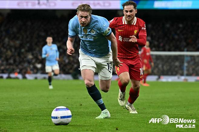 과르디올라 감독은 “더 브라위너는 자신이 걸어온 길만큼 존중받을 것이다. 더 브라위너는 팀을 다른 차원으로 끌어올린 인물”이라고 극찬했다. 사진=AFPBBNews=News1