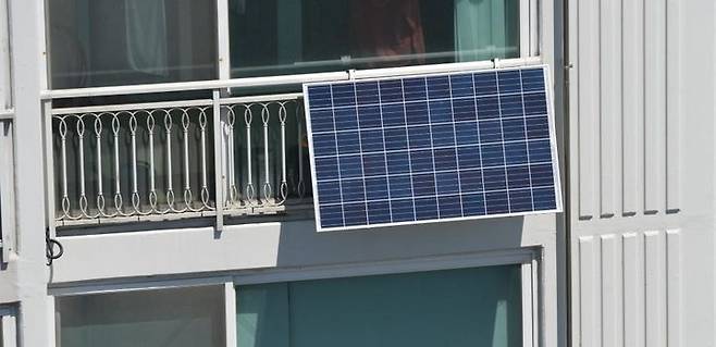 주택용 미니태양광 설비. (사진=구리시 제공) photo@newsis.com *재판매 및 DB 금지