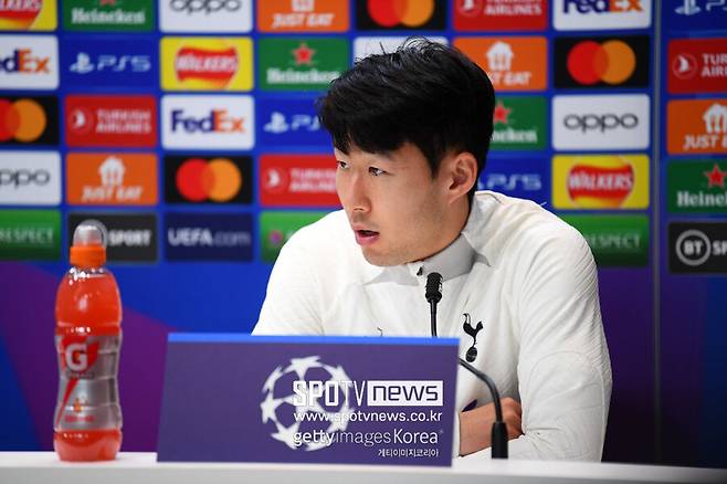 ▲ UEL 트로피를 놓고 다툴 맨유에 대한 존경심을 드러냈다. 다만 상대보다 '더 큰 승리'를 거머쥐고 싶다는 열망 또한 숨기지 않았다. "항상 상대를 존중하지만 (결국) 우리가 해야 할 일을 해내야 하는 게 중요하다. 맨유 선수들도 생각이 같을 것이다. 어려운 경기가 예상되지만 우린 더 큰 승리를 거두고 싶다."