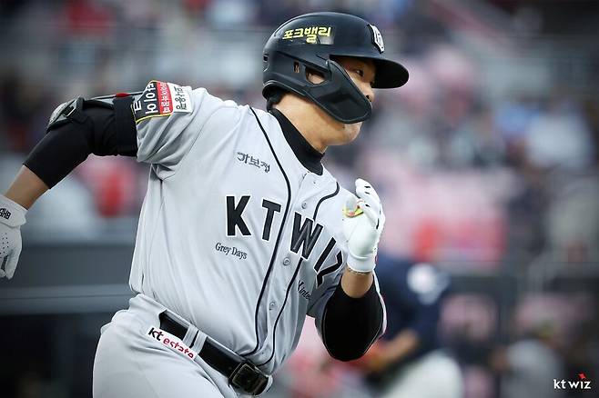 ▲ 중요할 때 적시타를 치며 팀 승리에 공헌한 강백호 ⓒkt위즈