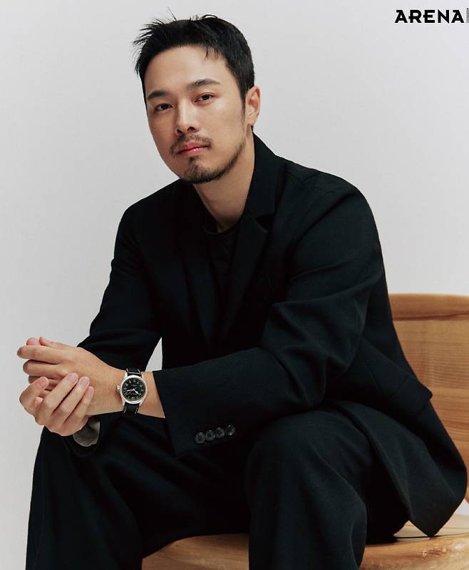 SF 영화 속에 등장하여 ‘머피’라는 애칭과 함께 팬들의 사랑을 받았던 모델로 컴팩트한 38mm 스테인리스 스틸 케이스, 베이지 컬러의 빈티지 스타일 수퍼-루미노바®로 코팅 처리된 핸즈를 특징으로 하며 80시간의 파워 리저브를 자랑하는 H-10 오토매틱 무브먼트를 지닌 카키 필드 머피 오토 133만원 해밀턴 제품.