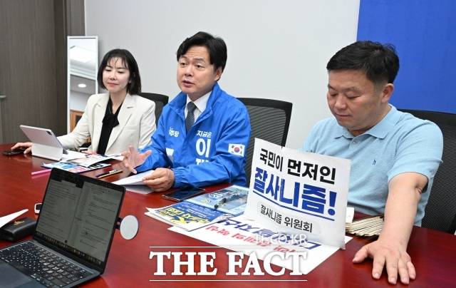 김 의원은 특히 현장 중심의 접근 방식을 강조하기도 했다. 그는 "'경청투어'를 통해 실질적인 민생 문제를 파악하고 공약으로 반영하는 데 집중하고 있다"며 "민생이 단순 구호가 아닌 현장의 요구에 기초한 실리적이고 실행 중심의 민생 전략을 구사하는 것"이라고 말했다. /박헌우 기자