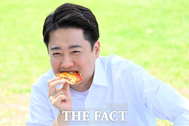 이준석 개혁신당 대선 후보가 배달 플랫폼의 별점 테러와 가맹본부의 불공정 계약 구조를 바로잡기 위한 '가맹 ·플랫폼 공동책임제' 도입을 발표했다. /남용희 기자