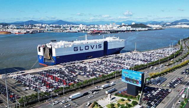 21일 업계에 따르면 현대차는 오는 27일부터 30일까지 울산1공장 2라인의 가동을 중단한다. 해당 공장은 아이오닉 5와 코나EV를 생산하는 '전기차 전담' 라인이다. 현대차