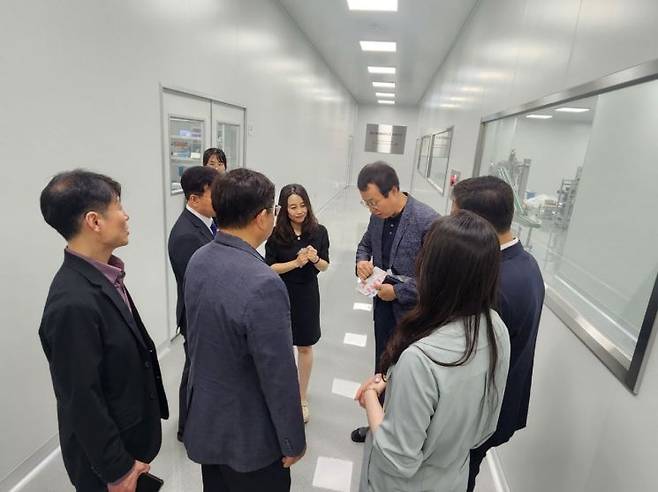 리쥬피나 다이아샷 아이패치 제품을 설명하고 있는 정대현 대표. 바이오에프디엔씨 제공