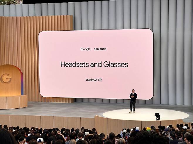 20일 마운틴뷰에서 열린 구글 I/O에서 구글이 삼성전자와 협력을 헤드셋부터 스마트 안경까지 확장한다고 밝혔다./오로라 특파원