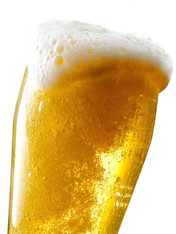 맥주를 시원하게 마시려면 얼음물에 소금을 뿌려 맥주를 보관하자./사진=클립아트코리아