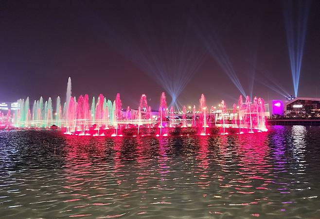 나즈드 빌리지의 밤 분수쇼