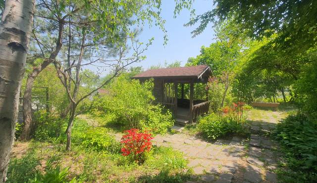 “내 땅을 도로로 쓰면 된다”는 말만 믿고 길이 없는 맹지를 사면 낭패를 볼 수 있다. 농막을 놓고 주말농장처럼 이용할 땐 문제가 안되지만, 집을 지으려면 도로가 있어야 한다. 아니면 땅주인에게 토지사용승낙서를 받아야 하는데 쉬운 일이 아니다.