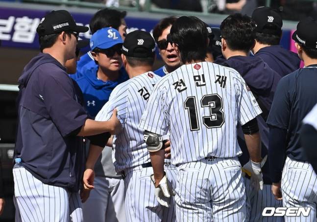 롯데 김태형 감독의 격분한 모습. OSEN DB