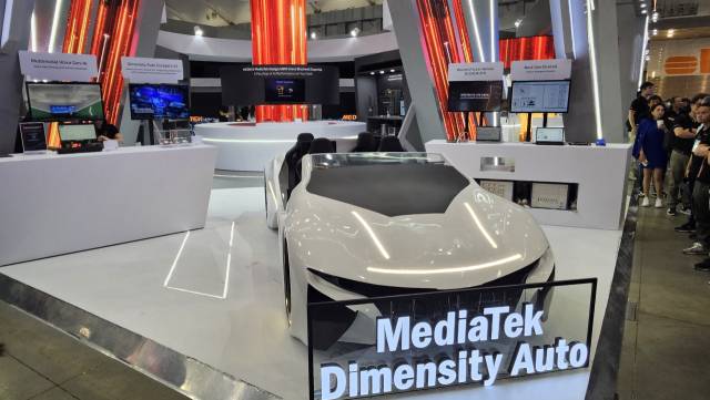 대만 타이베이에서 20일 열린 아시아 최대 정보기술(IT) 전시회 ‘컴퓨텍스 2025’에 참가한 미디어텍이 전시 부스에서 선보인 차량 관련 인공지능(AI) 솔루션.타이베이=허진