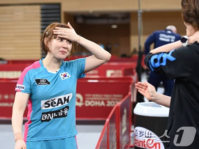 서효원이 여자 단식 32강전에서 패한 뒤 아쉬운 표정을 짓고 있다. /사진-뉴스1