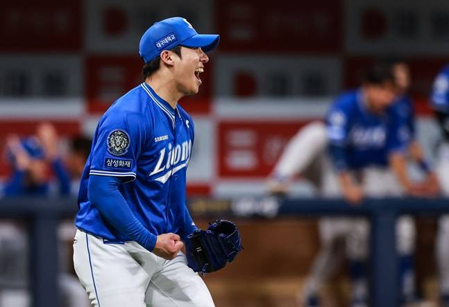 삼성 원태인이 20일 고척 키움전에서 8회말 만루 위기를 넘기고 주먹을 불끈 쥐고 있다. /사진=삼성 라이온즈 제공