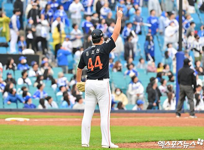 5일 오후 대구삼성라이온즈파크에서 열린 '2025 신한 SOL Bank KBO리그' 한화 이글스와 삼성 라이온즈의 경기, 한화가 문현빈의 역전 스리런 홈런에 힘입어 삼성에 7:6 역전승을 거두며 4연패에서 탈출했다. 이날 경기에서 승리한 한화 김서현이 기뻐하고 있다. 엑스포츠뉴스 DB