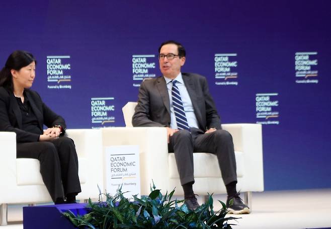 트럼프 1기 美재무 므누신 (도하=연합뉴스) 김동호 특파원 = 트럼프 1기 미국 행정부 재무장관이었던 스티브 므누신이 21일(현지시간) 카타르경제포럼 대담자로 나섰다. 2025.5.21 photo@yna.co.kr