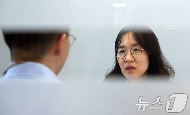 20일 서울 여의도 금융감독원에서 금융상담원이 재무상담을 하고 있다. ⓒ News1 김명섭 기자