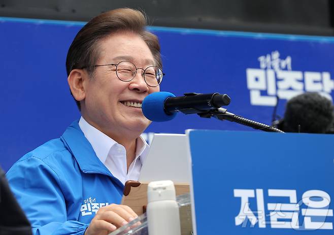 이재명 더불어민주당 대통령 후보가 22일 오전 제주동문시장 앞 탐라문화광장에서 유세를 하고 있다.(제주도사진기자회. 재판매 및 DB 금지) 2025.5.22/뉴스1 ⓒ News1 오미란 기자