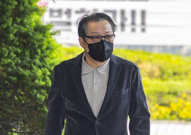 2018년 지방선거 공천헌금 의혹 혐의를 받는 ‘건진법사’ 전성배 씨가 지난 12일 서울 양천구 서울남부지법에서 열린 1심 두 번째 공판에 출석하고 있다. 문재원 기자