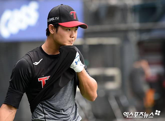 LG 내야수 이영빈은 22일 사직구장에서 열릴 '2025 신한 SOL Bank KBO 리그' 롯데와 주중 3연전 마지막 경기에서 9번타자 2루수로 선발 출전할 예정이다. 그는 직전 경기 멀티포를 터트려 눈길을 끌었다. 엑스포츠뉴스 DB