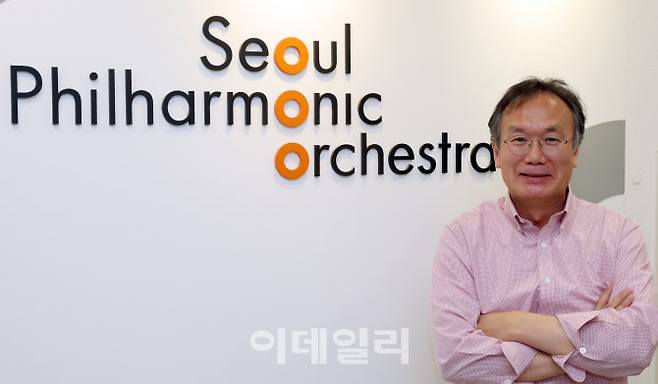 정재왈 서울시향 대표가 최근 서울 종로구 서울시향 사무실에서 이데일리와의 인터뷰에 앞서 포즈를 취하고 있다. (사진=방인권 기자)