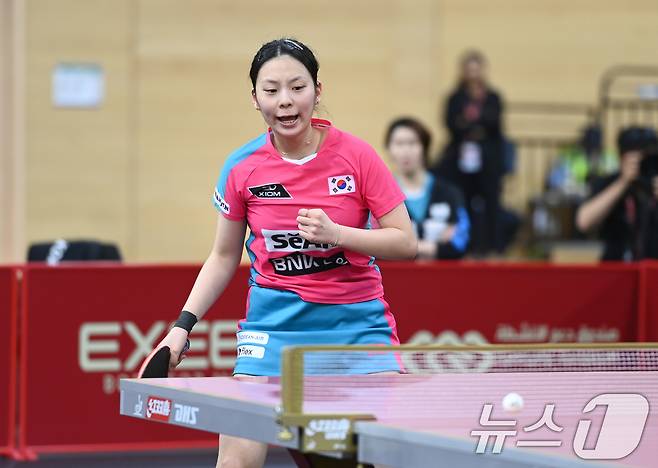 박가현이 20일(현지시간) 카타르 도하 카타르대학교 스포츠 컴플렉스에서 열린 '2025 국제탁구연맹(ITTF) 세계선수권대회' 여자단식 64강전 인도 마니카 바트라와 경기에서 득점에 성공한 뒤 기뻐하고 있다. 2025.5.20/뉴스1 ⓒ News1 사진공동취재단