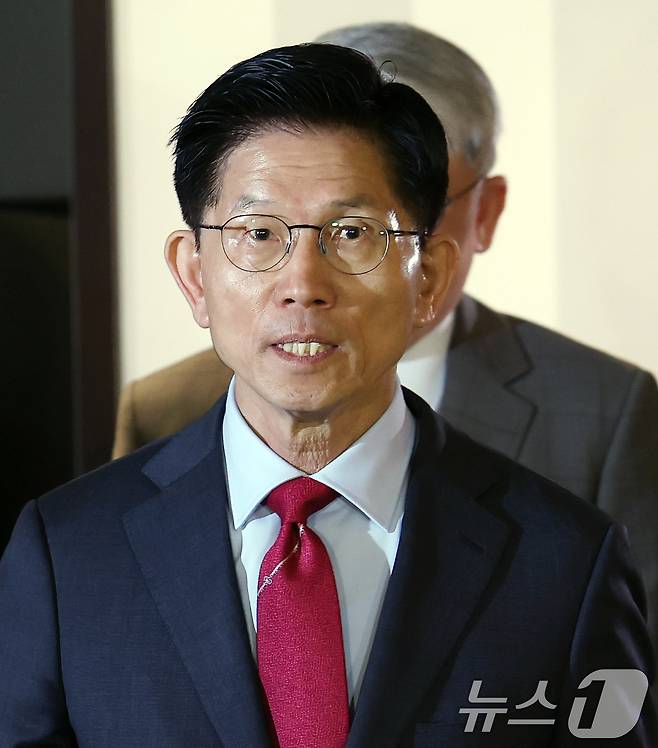 김문수 국민의힘 대통령 후보가 23일 오전 서울 중구 더플라자호텔에서 열린 제3회 국가와 민족을 위한 조찬기도회에 참석하고 있다. 2025.5.23/뉴스1 ⓒ News1 오대일 기자