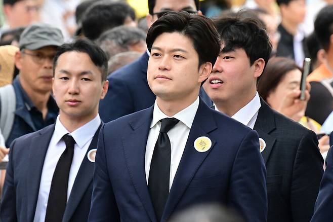 김용태 국민의힘 비상대책위원장이 23일 경남 김해시 봉하마을에서 열린 고 노무현 전 대통령 16주기 추도식에 참석하고 있다. 공동취재사진