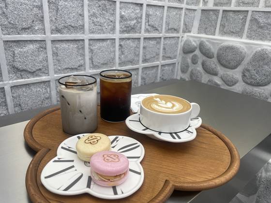 서울 명동 눈스퀘어점 자카페의 시그니처 메뉴들. 김세린 기자