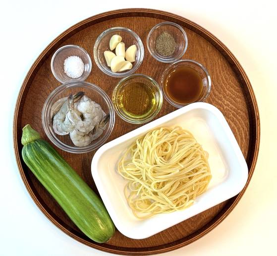 애호박 파스타의 재료. 사진 이정웅