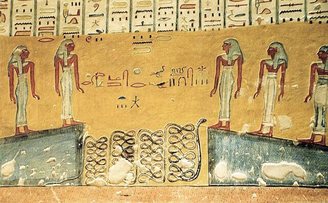 람세스 4세 무덤에 있는 ‘문들의 서’엔 홍해의 기적처럼 물이 갈라진 내용이 기록됐다. PCKBOOKS 제공