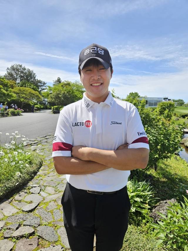 안락한 환경을 뒤로하고 낯선 환경에 도전하는 김민규는 자신의 올해 각오로 ‘후회 없는 도전’을 꼽았다. 고된 일정에도 환하게 웃는 김민규의 모습이 인상적이다. 제주=오해원 기자