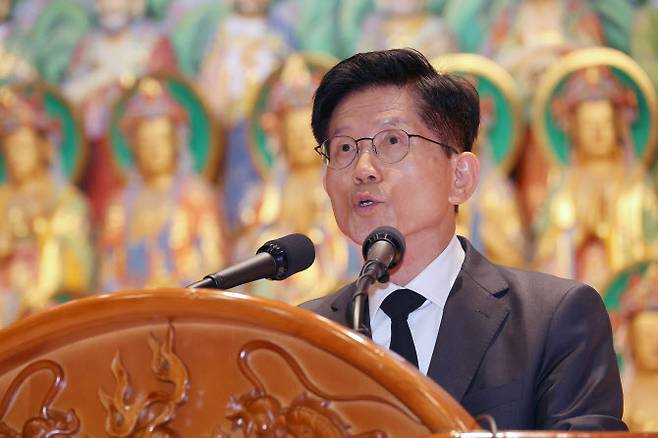 24일 충북 단양군 구인사에서 열린 상월원각대조사 제51주기 열반대재에서 추도사를 하고 있는 김문수 국민의힘 대통령 선거 후보.(사진=연합뉴스)