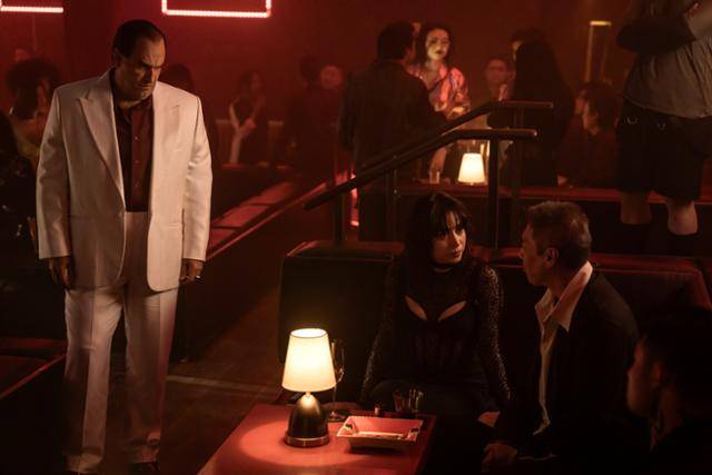 펭귄이라 불리는 오스왈드는 갖은 계략과 비열함으로 조금씩 암흑가의 일인자로 부상한다. HBO 제공