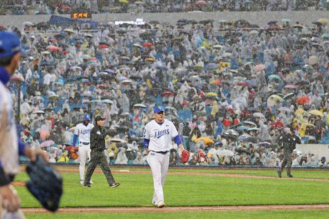 24일 대구 KIA전이 7회 직전 우천으로 중단되는 모습. 삼성 제공