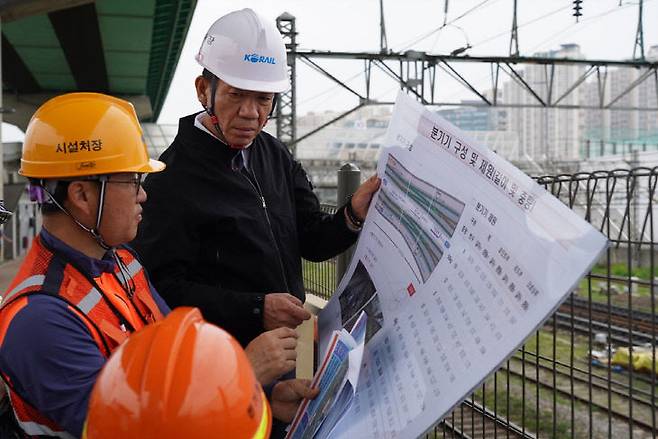 코레일이 서울 금천구청역 현장 점검을 진행하고 있다. (사진= 코레일)