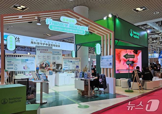 23일 중국 하문에서 열린 WESAVC 전시장 내 마련된 부스들 ⓒ 뉴스1