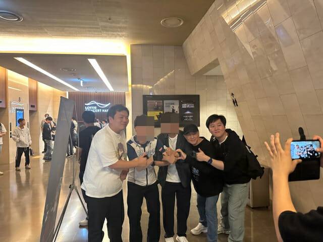 사운드 아카이브 현장을 방문한 넥슨게임즈 IO 디비전 김용하 본부장과 주요 개발진