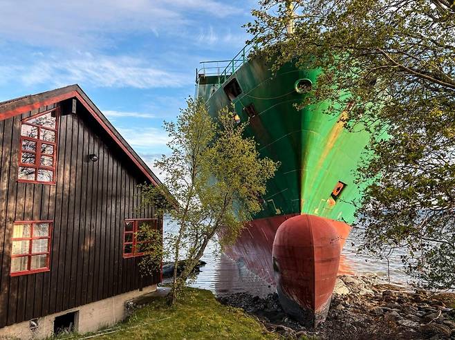 노르웨이 해안가에 좌초한 NCL 살텐 컨테이너선. X(트위터) 캡처