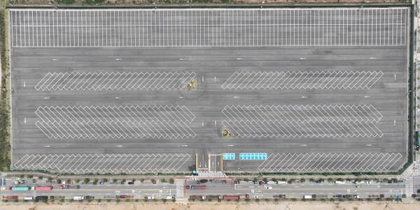 인천 연수구 송도국제도시 9공구 화물차주차장이 방치돼 있다. 경기일보DB