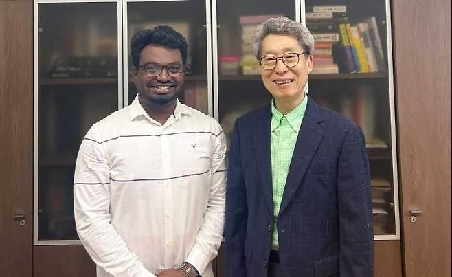 전남대학교 유학생이 세계 최고 권위의 이공계 대학인 인도공과대학(IIT)의 전임교수로 임용됐다.