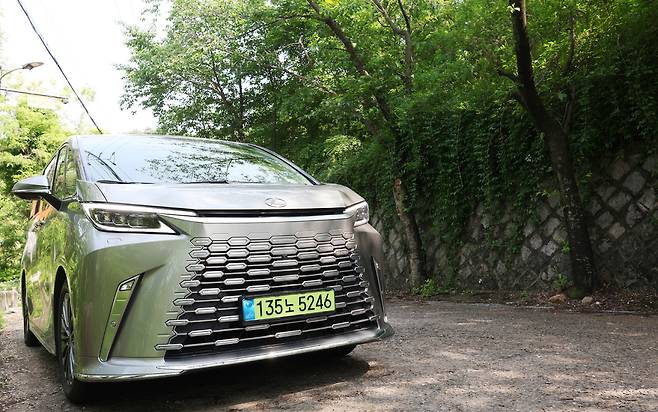 렉서스의 럭셔리 미니밴(MPV) THE ALL-NEW LM 500h
