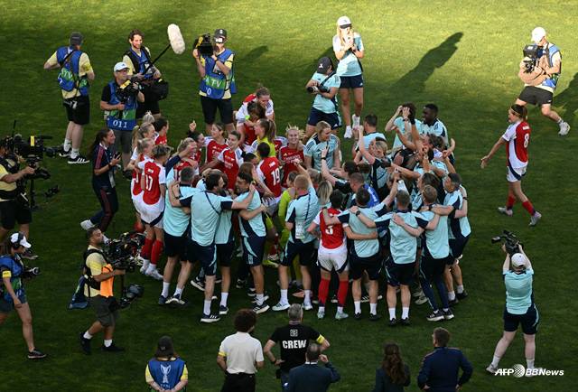 기뻐하는 아스널 위민 선수들. /AFPBBNews=뉴스1