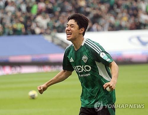 6일 전주월드컵경기장에서 벌어진 프로축구 K리그1. 전북 전진우가 대전에 선제골을 넣고 기뻐하고 있다. 연합뉴스 제공