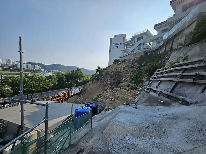 울산 중구 태화동 110-13 일원에 조성 중인 고지배수터널의 공사 현장 모습.