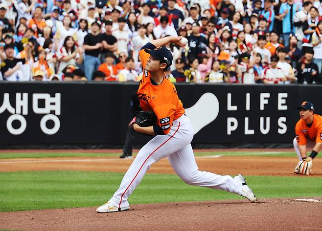 25일 롯데와 경기에 선발 등판한 한화 이글스 문동주