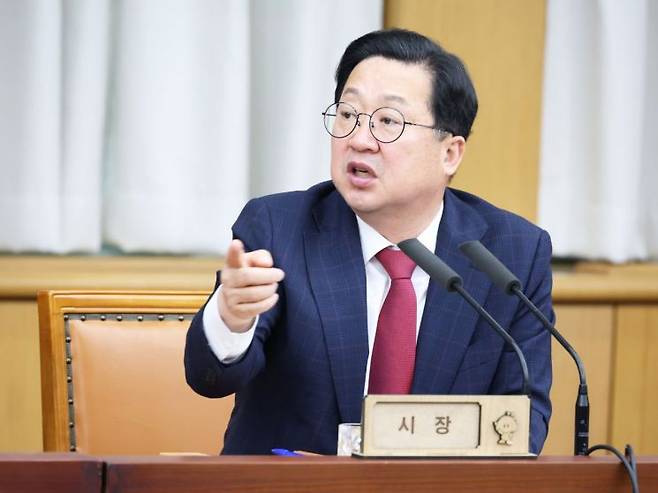 이장우 대전시장이 26일 주간 업무회의를 주재하고 있다. / 대전시