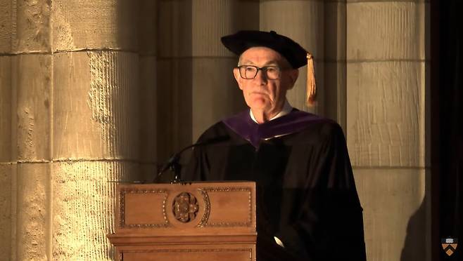 제롬 파월 연방준비제도 의장은 25일 미국 프린스턴대 졸업식에서 연설했다./프린스턴대