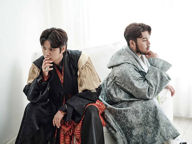 초연 당시 샤일록 역 김준수(좌), 안토니오 역 유태평양(우) ⓒ노승환