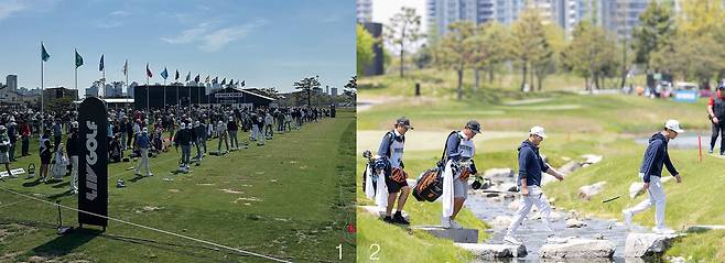 1 LIV 골프 코리아를 앞두고 드라이빙 레인지에서 연습하고 있다. 2 경기 중 이동하고 있다. 스포츠이자 문화 행사임을 강조한다. / 사진 대회 조직위